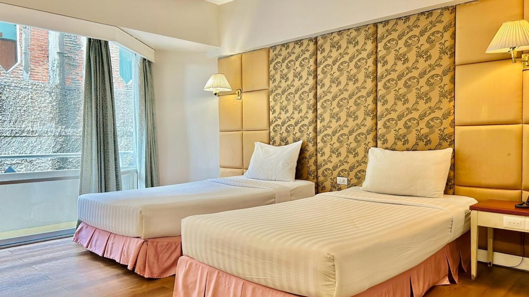 Ayothaya Riverside Hotel Аюттхая Екстер'єр фото
