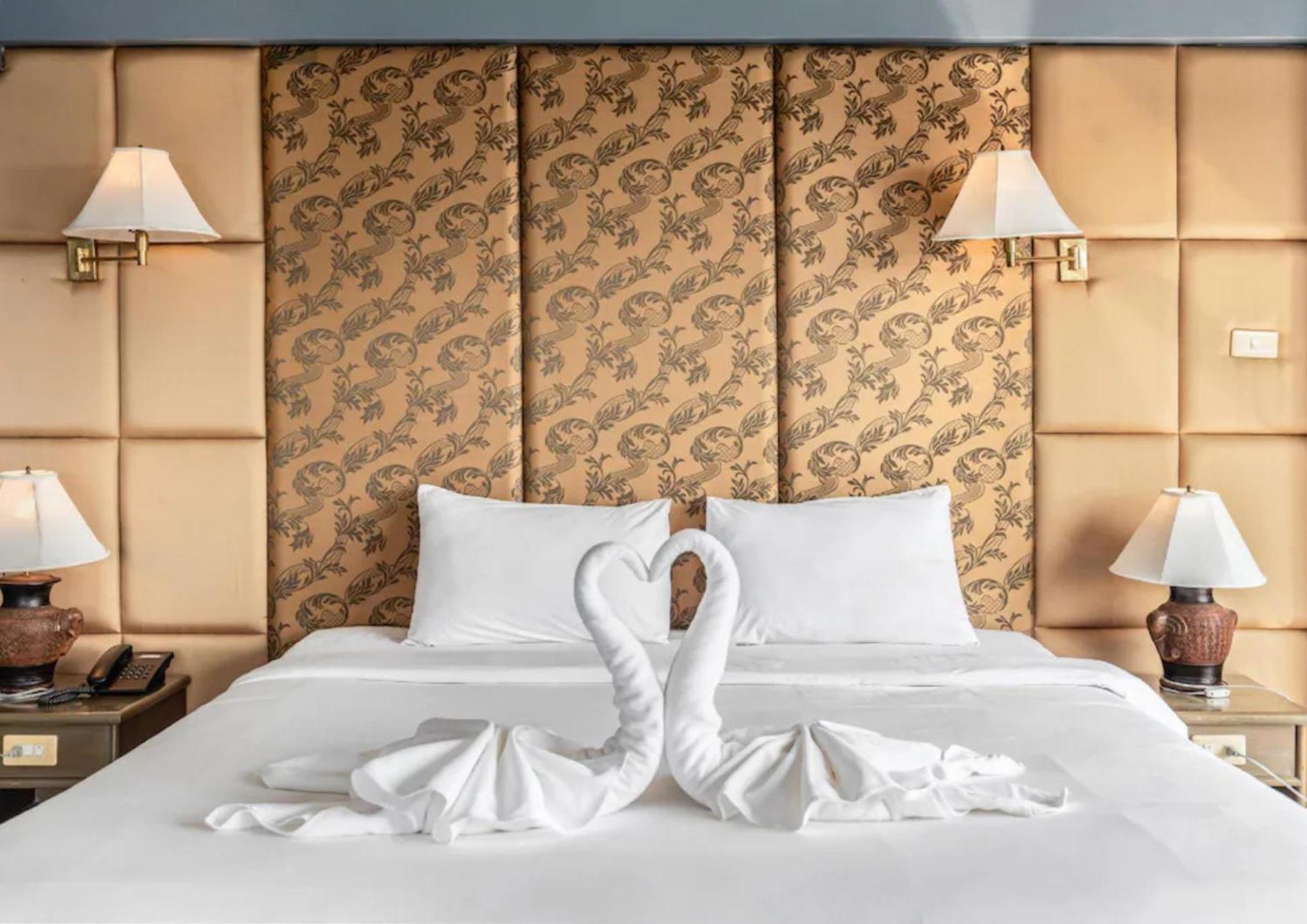 Ayothaya Riverside Hotel Аюттхая Екстер'єр фото