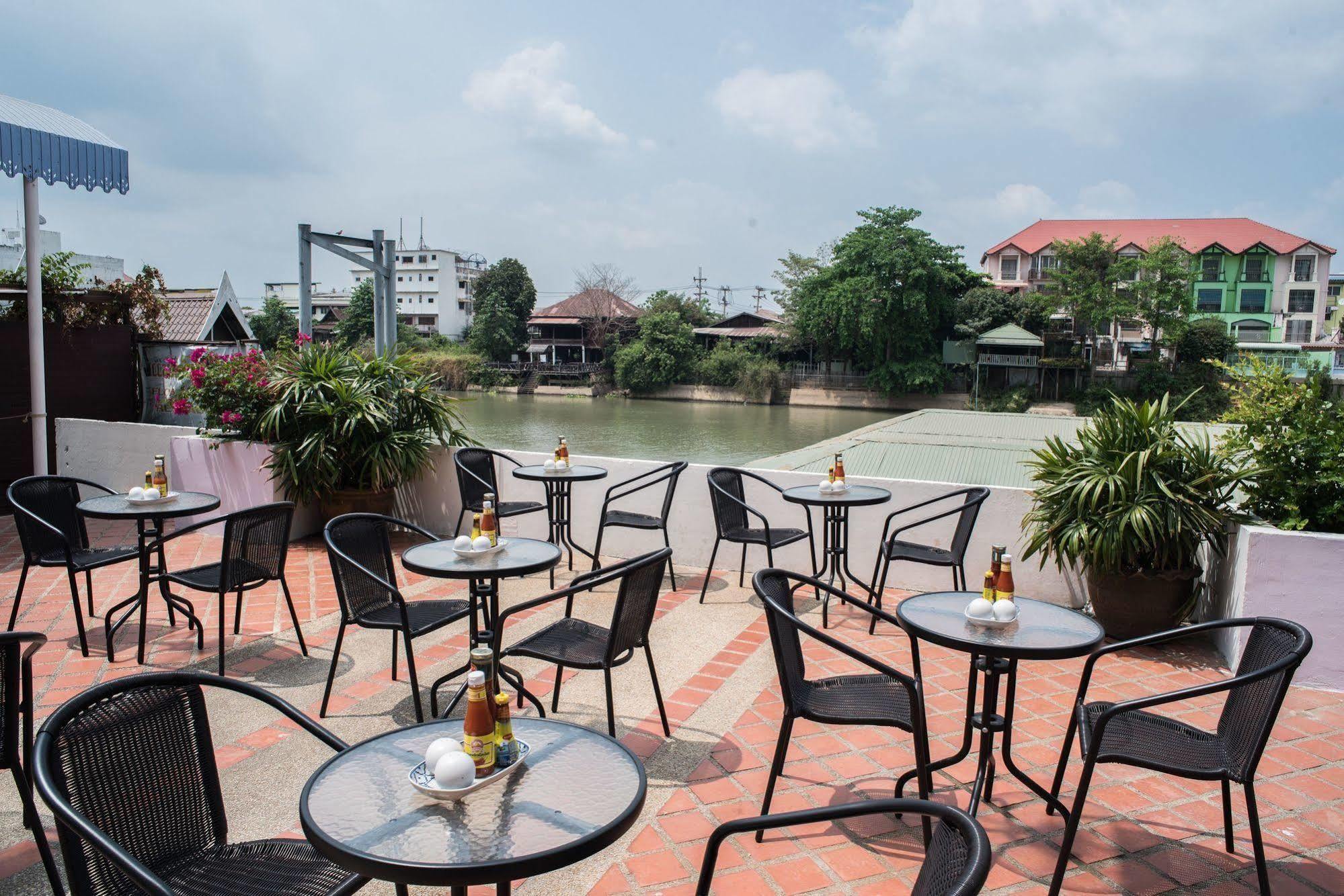 Ayothaya Riverside Hotel Аюттхая Екстер'єр фото