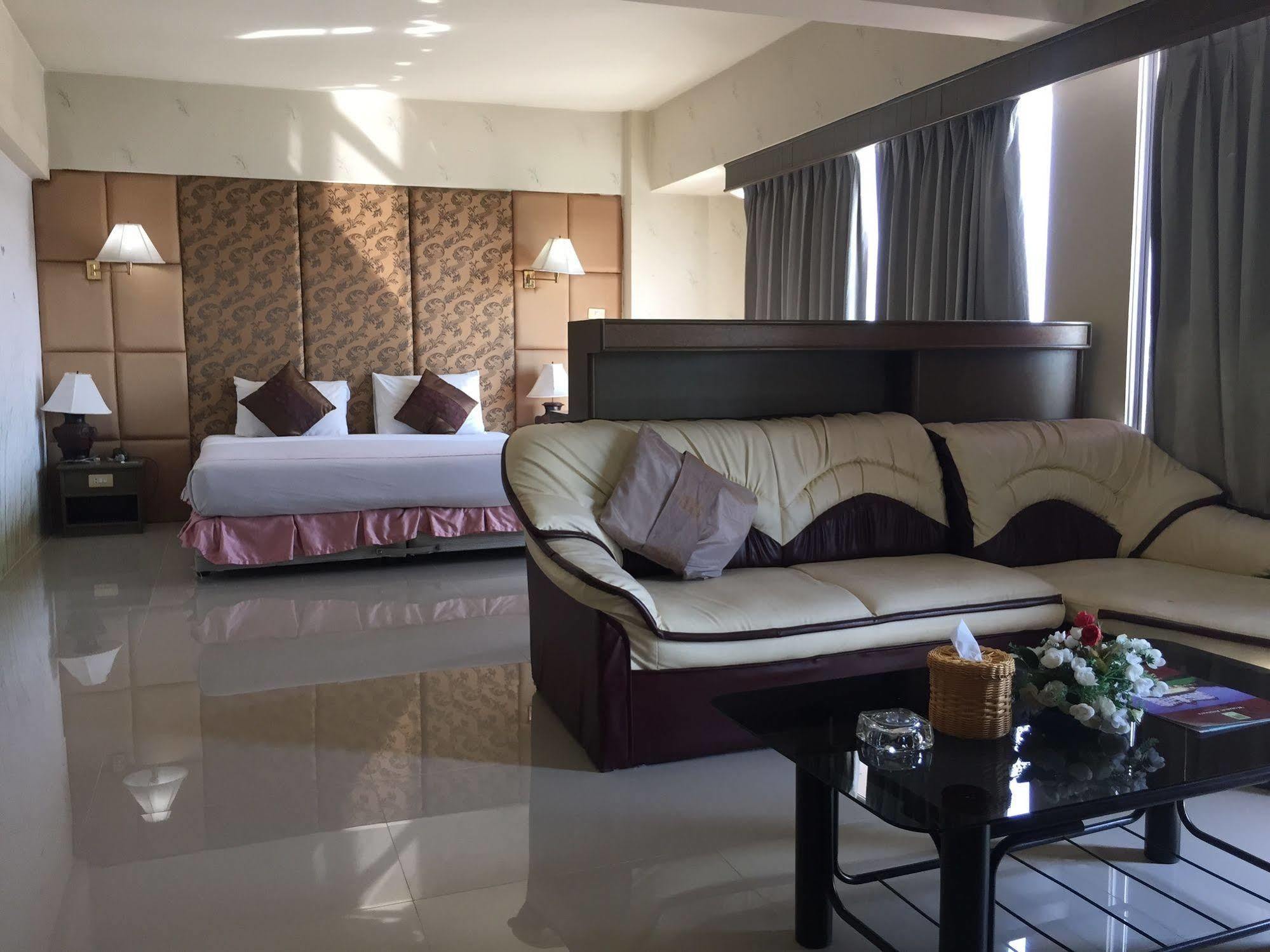 Ayothaya Riverside Hotel Аюттхая Екстер'єр фото